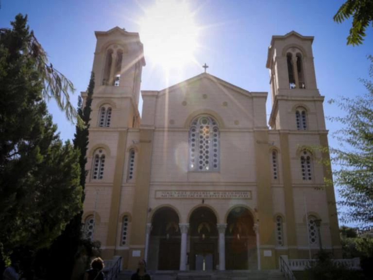 «Παραλίγο καρδιακό οι ηλικιωμένες γυναίκες» από το «ντου» του Ρουβίκωνα στον Ιερό Ναό (ηχητικό)